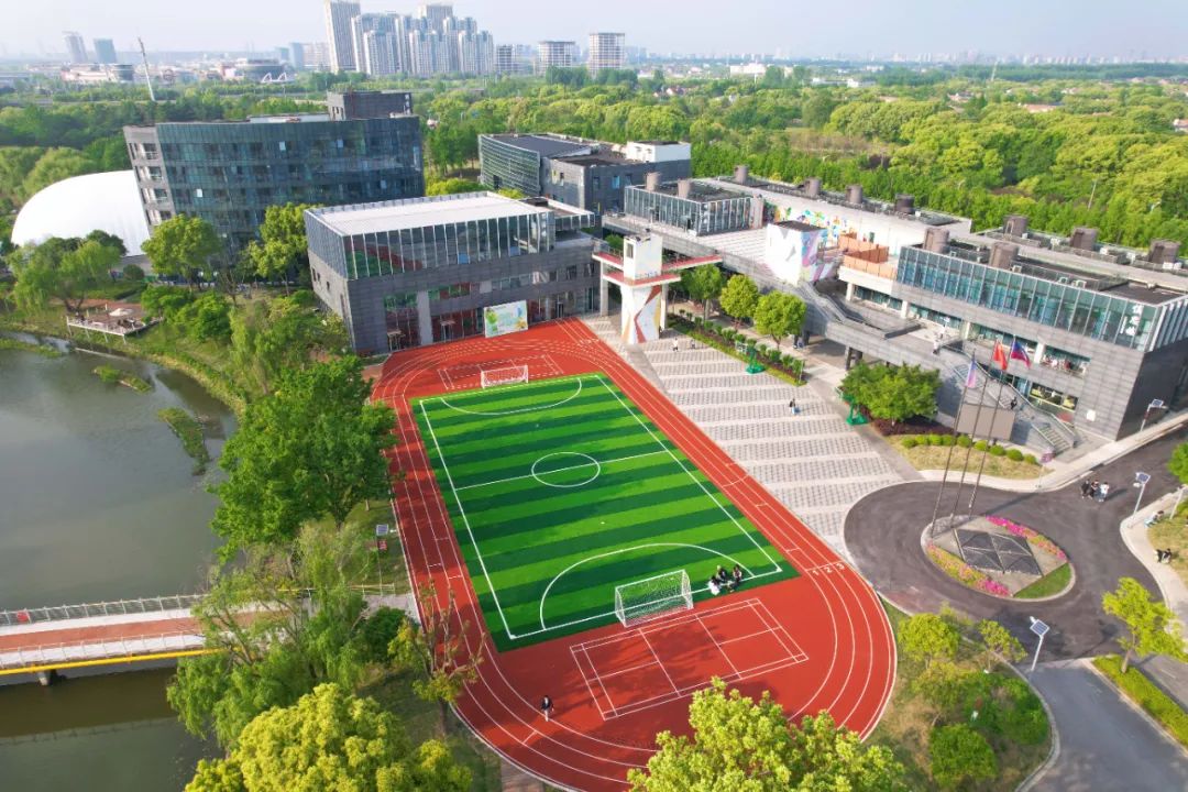 上海有哪些开设新加坡课程的国际高中？学费多少？