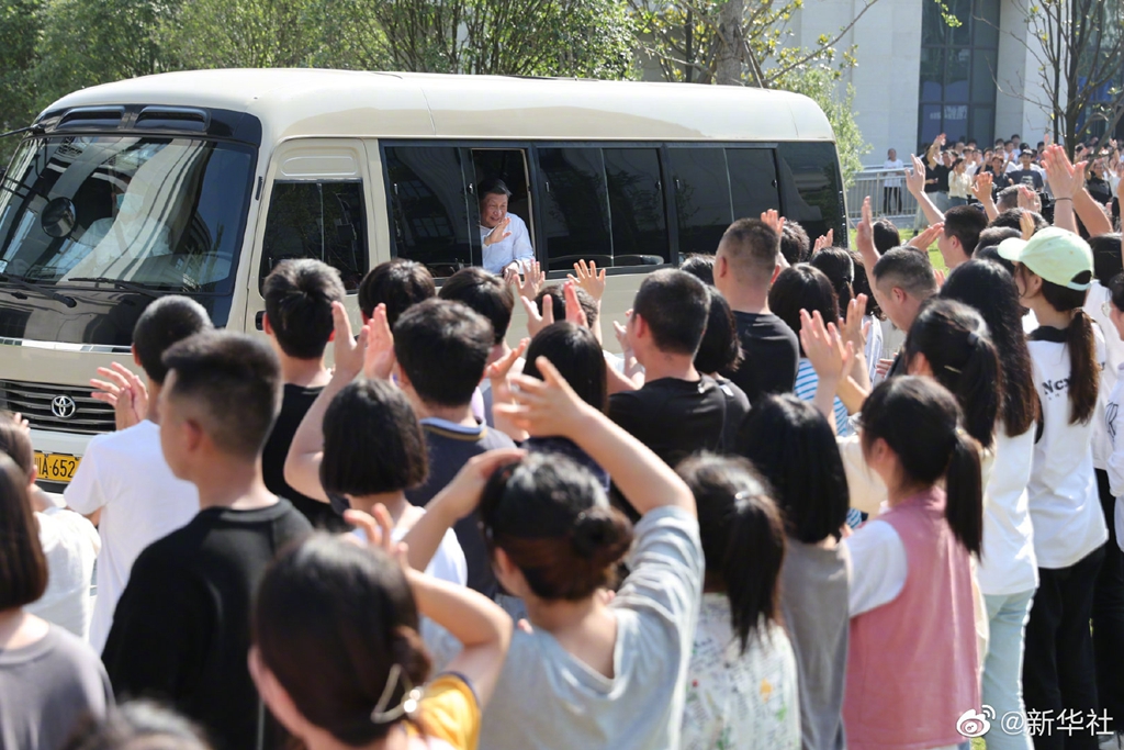 习近平在四川宜宾市考察调研