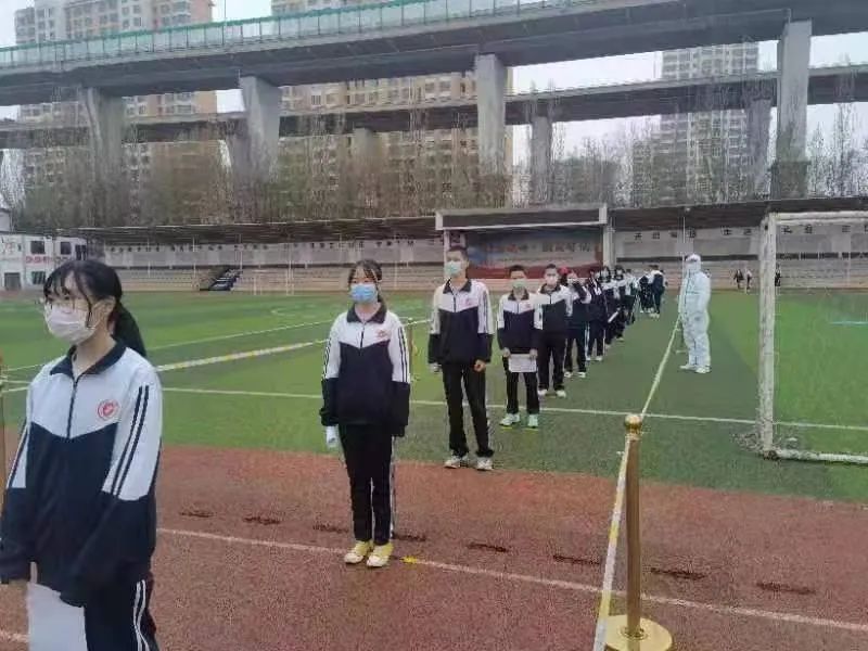 同心抗疫党旗飘 教育战线显担当——全市教育系统各级党组织和广大党员教职工打响核酸检测工作“助攻战”