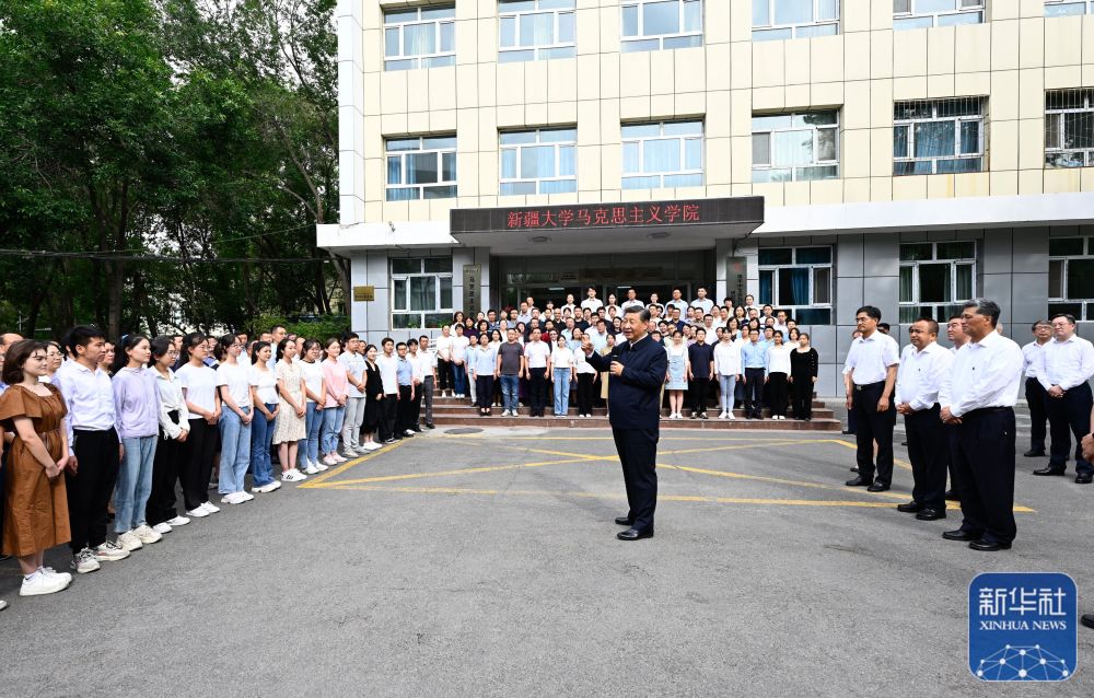 习近平：建设团结和谐繁荣富裕文明进步安居乐业生态良好的美好新疆