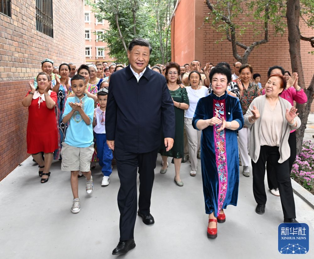 习近平：建设团结和谐繁荣富裕文明进步安居乐业生态良好的美好新疆