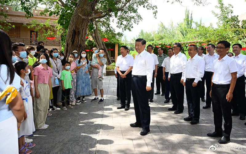 习近平在新疆吐鲁番市考察调研