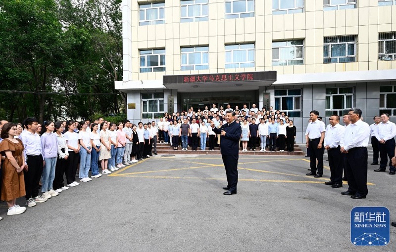 习近平：建设团结和谐繁荣富裕文明进步安居乐业生态良好的美好新疆