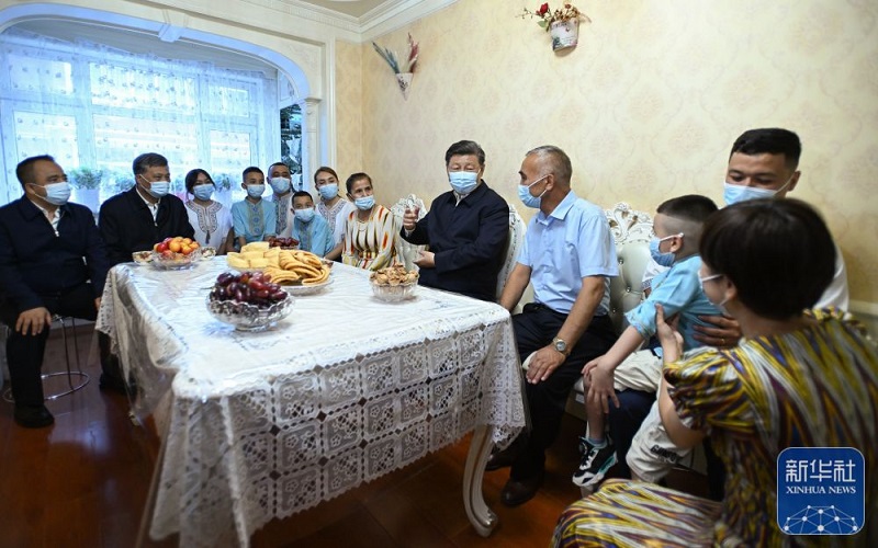 习近平：建设团结和谐繁荣富裕文明进步安居乐业生态良好的美好新疆