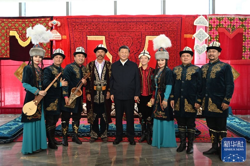 习近平：建设团结和谐繁荣富裕文明进步安居乐业生态良好的美好新疆