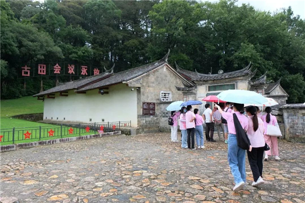 福建学子在“行走的课堂”中践行青春担当