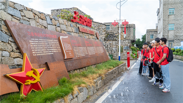 福建学子在“行走的课堂”中践行青春担当