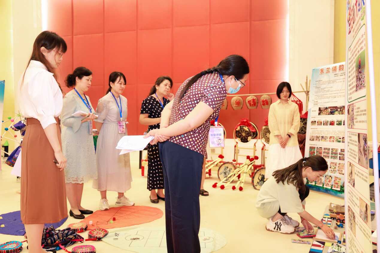 第五届全区优秀幼儿自制玩教具 展评活动举办