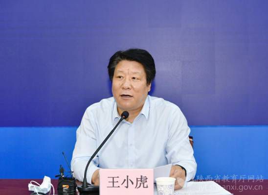 王海波介绍陕西省新时代教师队伍建设改革成就