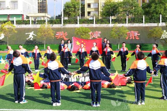 陕西师生欢庆中华人民共和国成立73周年