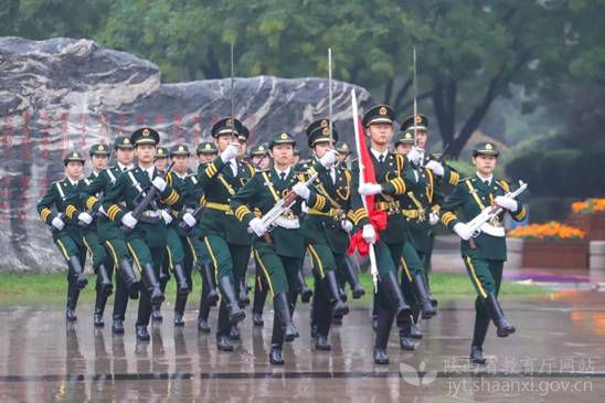 陕西师生欢庆中华人民共和国成立73周年