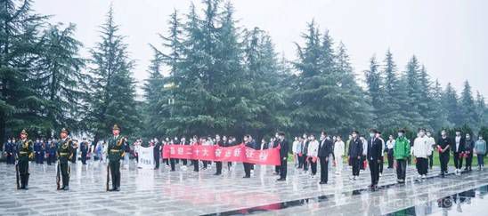 陕西师生欢庆中华人民共和国成立73周年