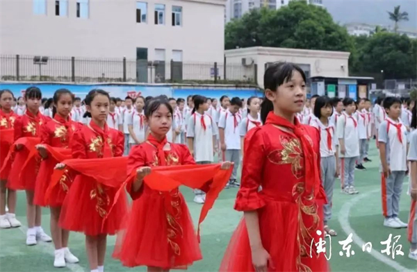 福建师生多形式告白伟大祖国