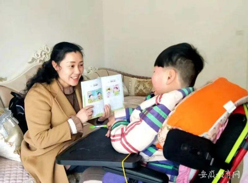 党的二十大代表风采  丁海燕：为“折翼天使”插上逐梦“翅膀”