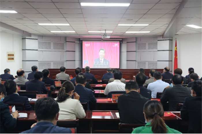 河南教育系统干部师生收听收看党的二十大开幕会