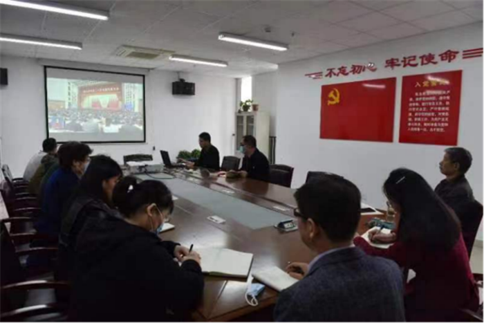 河南教育系统干部师生收听收看党的二十大开幕会