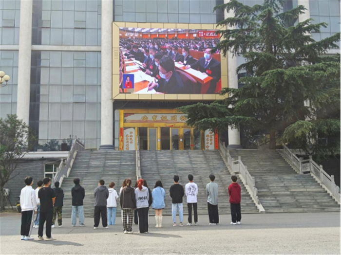 河南教育系统干部师生收听收看党的二十大开幕会