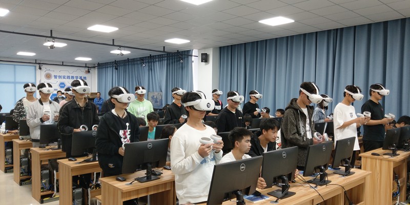 昆明冶专在云南高职院校中首家以虚拟现实VR创新实践平台开展教学实训