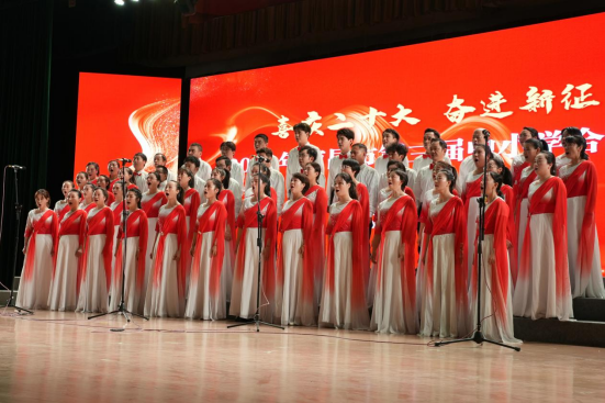 南昌市第三届中小学合唱展演活动顺利举行