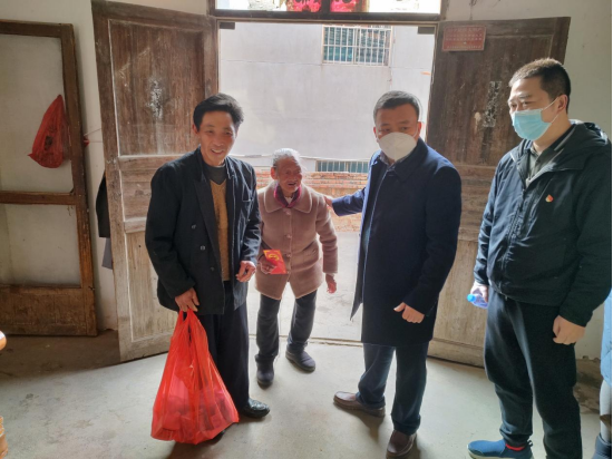市委教育工委、市教育局春节前走访慰问定点帮扶村