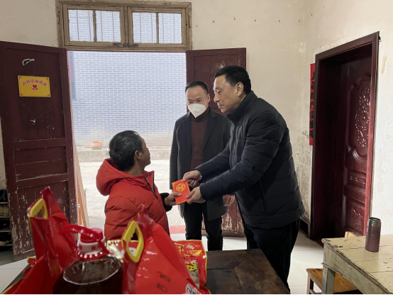市委教育工委、市教育局春节前走访慰问定点帮扶村
