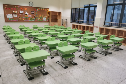 江苏南京：换桌椅、改照明 呵护学生体质健康