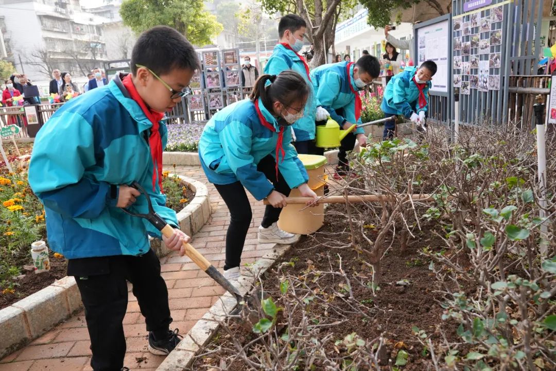 2023年全区中小学劳动教育现场推进会在桂林召开