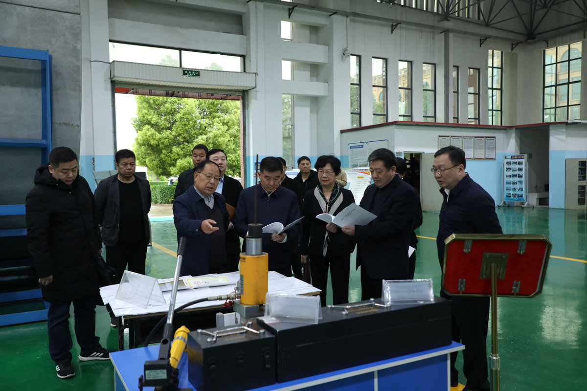 省教育厅副厅长刁玉华到郑州工业应用技术学院调研指导工作
