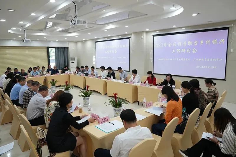 2023年广西语言文字规范化村落群建设暨“典耀中华”家庭读书日活动启动仪式在阳朔举行