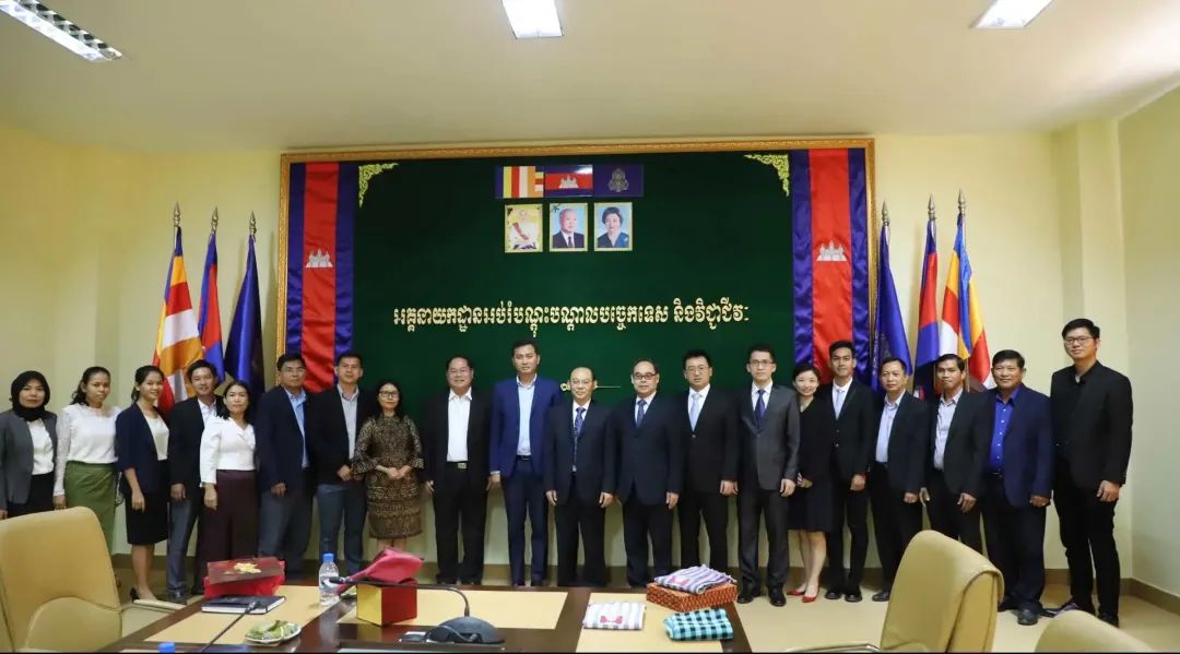 自治区教育厅副厅长李清先率广西教育代表团访问老挝、柬埔寨