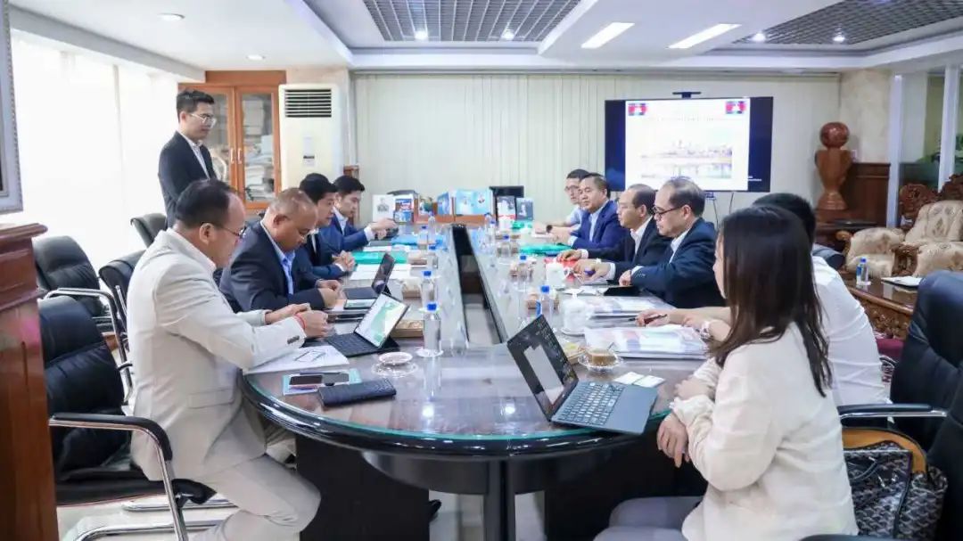 自治区教育厅副厅长李清先率广西教育代表团访问老挝、柬埔寨