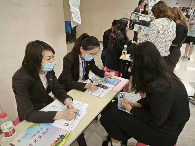自治区2023届高校毕业生“百日冲刺” 行动暨就业促进周“千校万岗就业有位来”新疆高校毕业生就业招聘月专场招聘会顺利举行