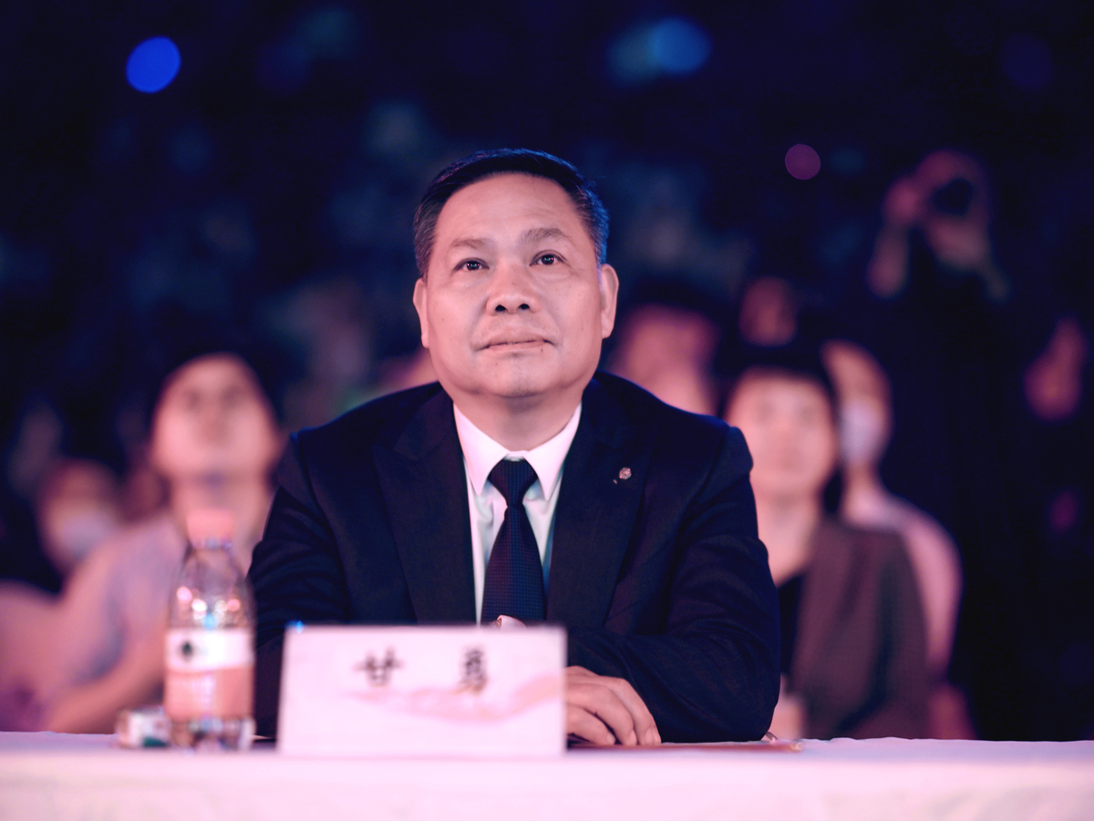 好老师不缺舞台！“因为有爱”师德师风主题思政课  暨感动中原年度教育人物、辅导员年度人物颁奖典礼举行