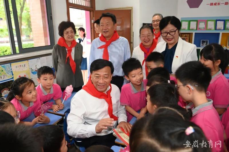 韩俊王清宪深入合肥市看望慰问少年儿童 用心用情呵护少年儿童身心健康 着力培养德智体美劳全面发展的社会主义建设者和接班人