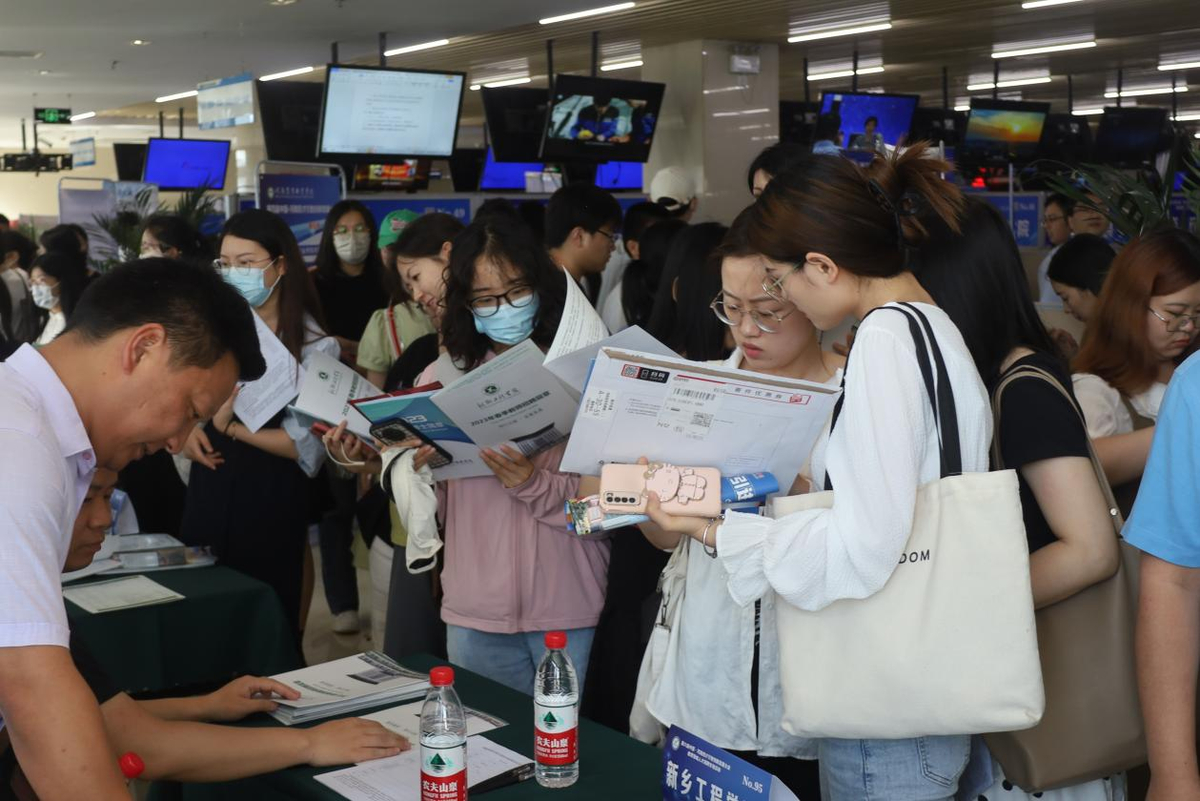 第六届中国·河南招才引智创新发展大会教育领域人才招聘专场活动举行