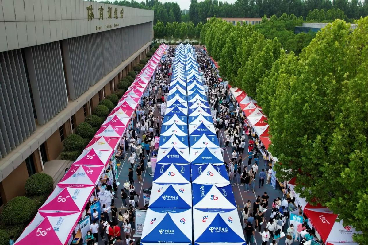 “百日冲刺”河南省医学卫生类高校毕业生专场招聘会举办