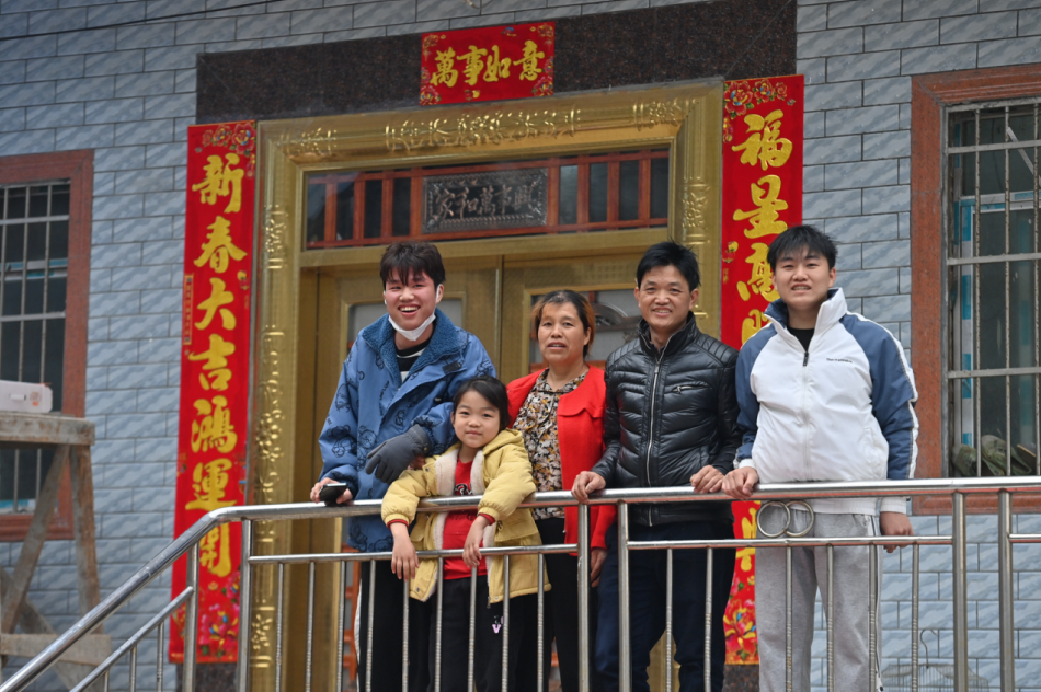 11年后,过悬崖、爬“天梯”上学的孩子们,长大了!