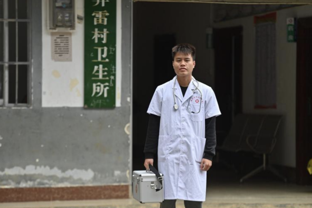 11年后,过悬崖、爬“天梯”上学的孩子们,长大了!