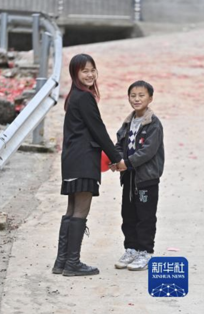 11年后,过悬崖、爬“天梯”上学的孩子们,长大了!