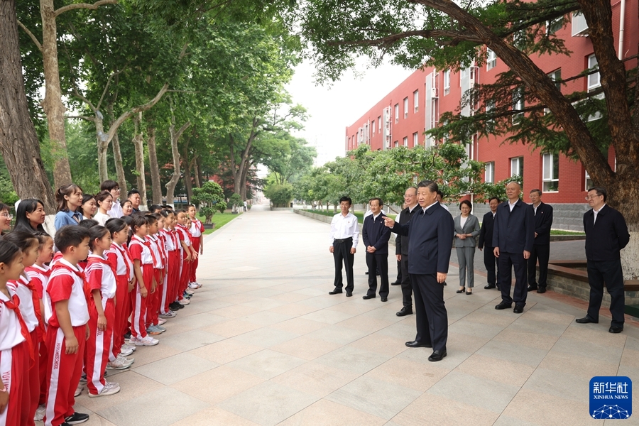习近平向全国广大少年儿童祝贺“六一”国际儿童节快乐