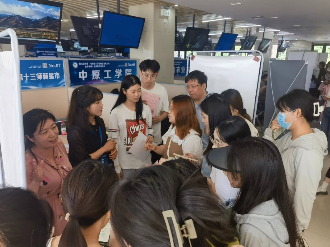 新疆维吾尔自治区现代能源、装备制造产业人力资源服务大会  暨“百日千万招聘专项行动”煤炭矿产行业专场招聘会举办