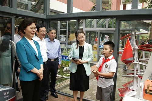 徐缨在南京检查中小学开学工作