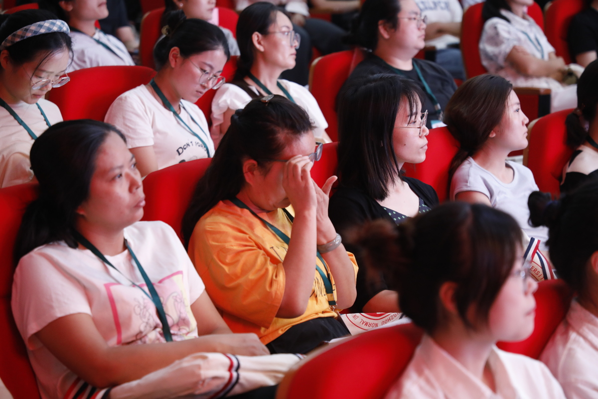 2023年全国优秀特岗教师巡回报告会河南站在郑州师范学院举行