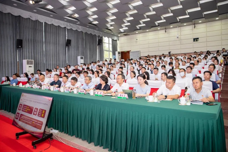 余孝其到四川师范大学宣讲习近平总书记来川视察重要指示精神