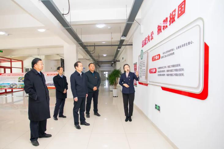 杜汇良调研民办高校党建工作并召开座谈会