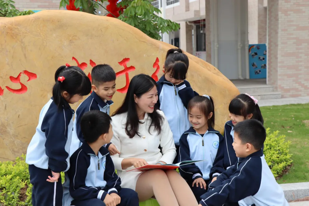 【每月名师】教育逐光者：用爱点亮成长灯塔——记玉林市玉东新区第四小学党支部书记、校长罗丹